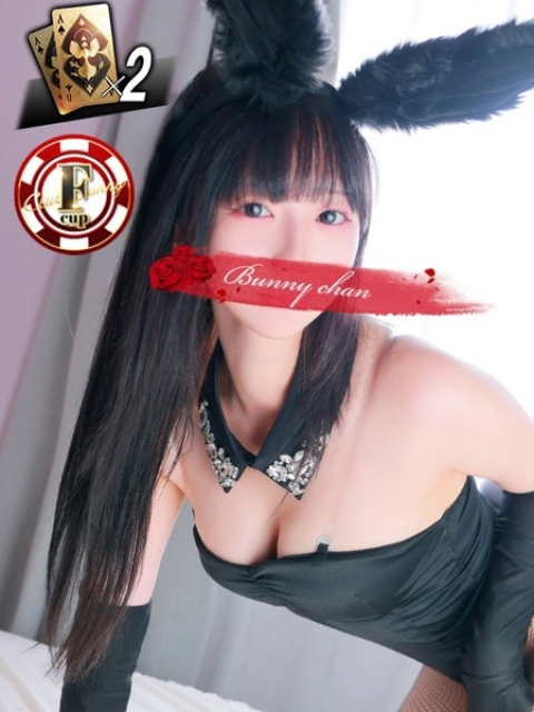 エン【アイドル顔負け超絶美女】