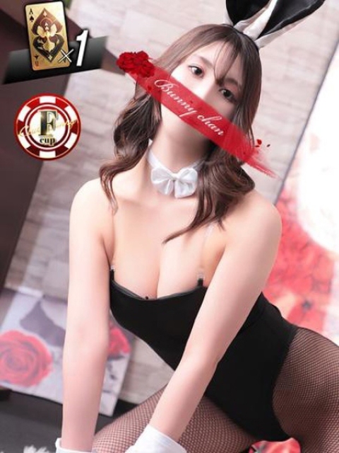 ルア【綺麗系F乳バニー】