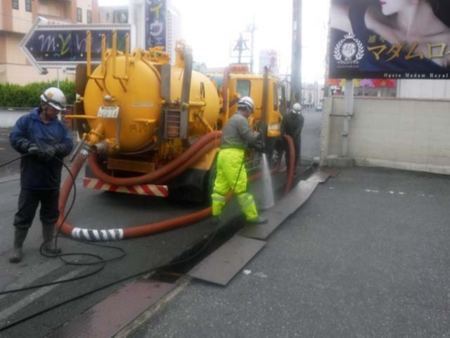 雄琴ソープ街の雨水溝清掃を実施しました